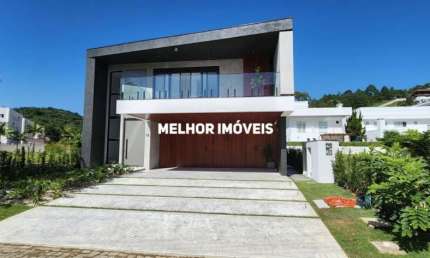 Horizontal Praia Brava - Casa Nova em condomínio fechado à venda com 5 suítes, 6 vagas de garagem localizada na Praia Brava .