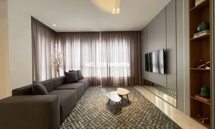 Locação anual mobiliado e equipado com 3 suítes, 2 vagas localizado no centro de Balneário Camboriú