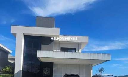 Condomínio Reserva Camboriú Yatch &amp; Golf Camboriú - Casa em condomínio fechado mobiliada e equipada com 4 suítes localizada em Camboriú.