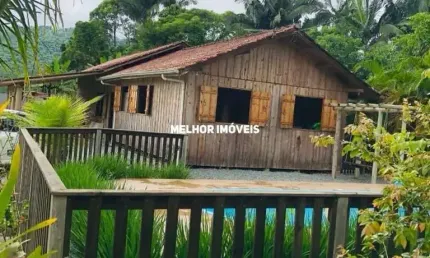 Sítio á venda com 3 dormitórios localizado em Camboriú.