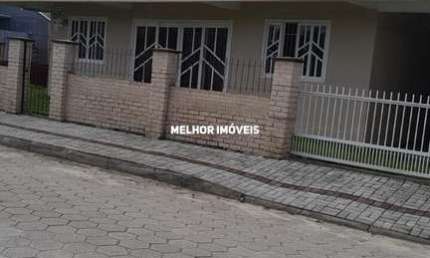 Casa com 06 dormitórios no Bairro Itacolomi - Balneário Piçarras - SC