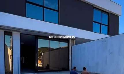 Sobrado Triplex á venda localizado no Bairro da Barra - Balneário Camoriú-SC