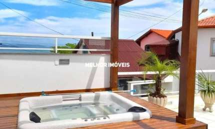 Casa á 10 metros da praia com Terraço vista Mar, Equipada com 04 dormitórios sendo 01 suíte máster à Venda em Governador Celso Ramos - SC