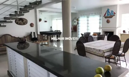 Casa  Mobiliada Decorada à Venda com 06 Suítes, piscina Localizada na Quadra Mar no bairro Praia do Estaleiro em Balneário Camboriú - SC