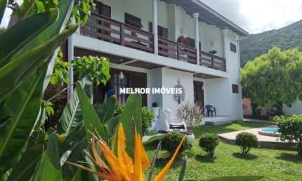 Casa à Venda com 05 Suítes , localizada na Praia de Taquaras em Balneário Camboriú - SC
