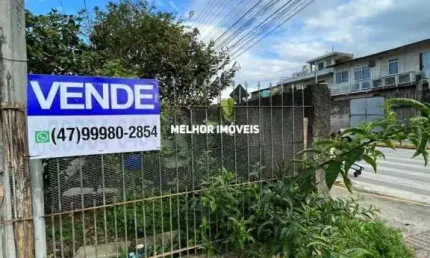 Casa à Venda com 04 dormitórios, localizado no Bairro Monte Alegre em Camboriú -SC