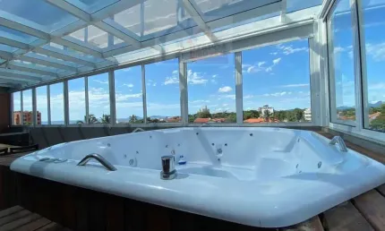 COBERTURA DUPLEX COM HIDROMASSAGEM 1 SUITE + 1 DORM.