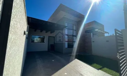 CASA URBANA COM PISCINA, TRÊS QUARTOS SENTO UM UMA SUÍTE