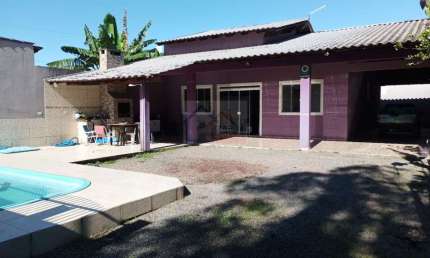 OPORTUNIDADE - Casa com piscina, sozinha no terreno, Itapema do Norte