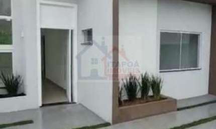 CASA COM 2 QUARTOS SENDO 1 SUÍTE, PISCINA SALA COM PÉ DIREITO ALTO.