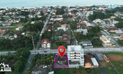 Casa em localização comercial, na Avenida João Horácio Vieira, no centro- Itapoá