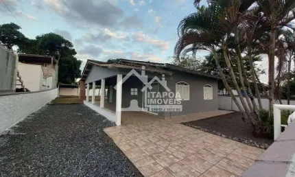 Casa sozinha no terreno no centro de itapema do norte 450m²