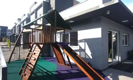 Casa em condomínio à venda em Porto Alegre - Vila Nova: 2 quartos, 1 sala, 2 banheiros, 1 vaga de garagem, 59m² de área.