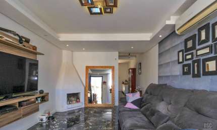 Casa à venda na Hípica, Porto Alegre-RS: 2 quartos, 2 banheiros, 1 vaga, 82,49 m² - Oportunidade única!