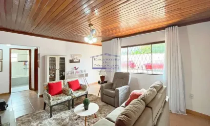 Casa à venda em Porto Alegre-RS, bairro Vila Nova: 2 quartos, sala, banheiro, garagem. aceita financiamento. Venha conferir!
