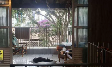 Sobrado de 3 dorm sendo 1 suite, sala, coz, area de serviço, 4 banheiros e 2 vagas de garagem.