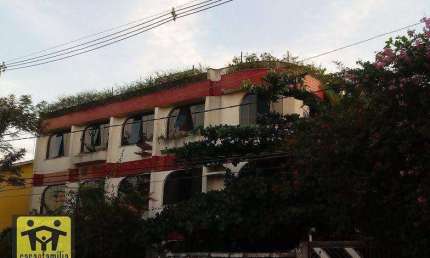 Ampla casa com 5 dormitórios sendo 2 suítes - Jardim da Glória - São Paulo/SP
