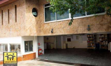 Sobrado  5 dorms / 6 gars na melhor rua do Bosque da Saúde