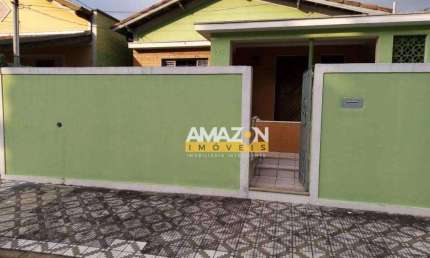 Casa com 3 dormitórios à venda, 200 m² por R$ 640.000,00 - Vila Jaboticabeira - Taubaté/SP