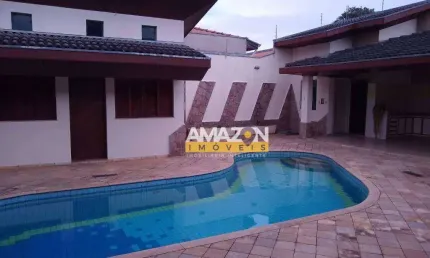 Casa com 3 dormitórios à venda, 330 m² por R$ 900.000,00 - Vila São Geraldo - Taubaté/SP