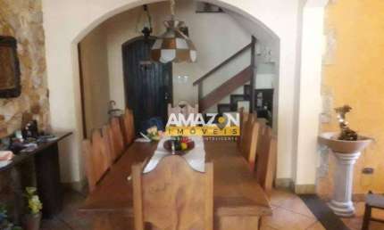 Casa com 4 dormitórios à venda, 200 m² por R$ 1.007.000,00 - Campos Elíseos - Taubaté/SP