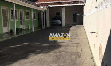 Casa com 2 dormitórios à venda, 180 m² por R$ 400.000,00 - Jardim Gurilândia - Taubaté/SP