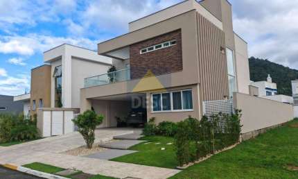 Casa à Venda no Condomínio Caledônia Private Village em Camboriú
