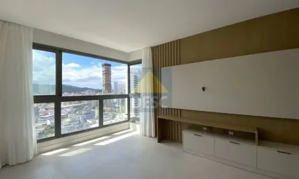 Apartamento semi mobiliado à venda no ed. home square no centro de balneário camboriú