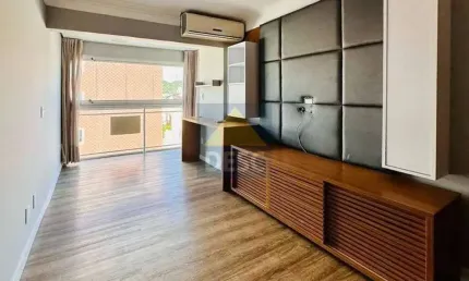 Apartamento à venda semi mobiliado no Ed. Portal dos Municípios em Balneário Camboriú