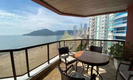 Apartamento frente mar mobiliado para locação anual no Edifício Oceanic