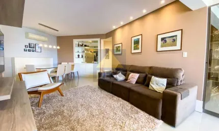 Apartamento quadra mar à venda no Edifício Grand Royale em Balneário Camboriú