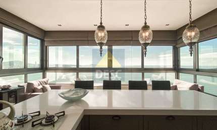 Apartamento mobiliado frente mar com 4 suítes para locação anual no Ed. Apogee em Balneário Camboriú