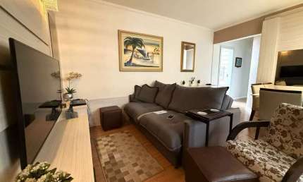 Apartamento quadra mar mobiliado à venda no Ed. Dona Camila em Balneário Camboriú