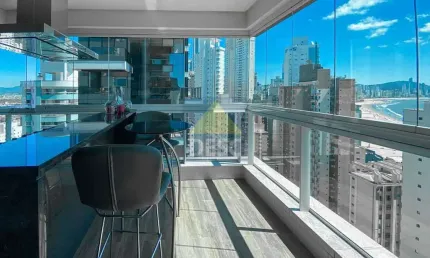 Apartamento vista mar com 3 suítes à venda no Edifício Luar Biasa