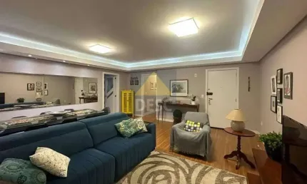 Apartamento à venda com três dormitórios no Ed. Adolfo Blaese em Balneário Camboriú