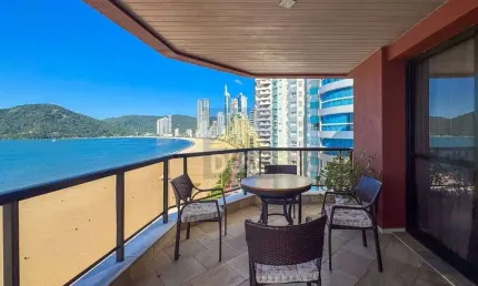Apartamento mobiliado frente mar com 4 suítes à venda no Ed. Oceanic em Balneário Camboriú
