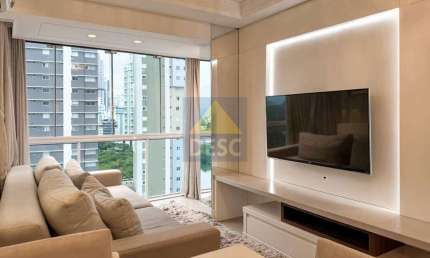Apartamento mobiliado quadra mar à venda no Ed. Santos Dumont em Balneário Camboriú
