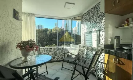 Apartamento diferenciado semi mobiliado à venda no Ed. Cidade do Cairo em Balneário Camboriú
