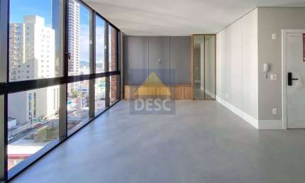 Apartamento semi mobiliado com 4 dormitórios para locação no Ed Soho Village em Balneário Camboriú