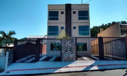 Sobrado com 03 dormitórios no Bairro Ariribá à venda em Balneário Camboriú