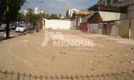 Terreno à venda na Avenida Grécia, 941, Passo da Areia, Porto Alegre por R$ 1.700.000