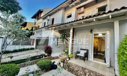 Casa com 3 quartos à venda na Rua Elias Bothome, 118, Jardim Planalto, Porto Alegre por R$ 995.000
