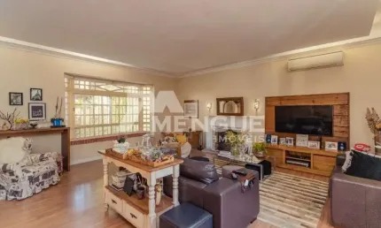 Casa com 3 quartos à venda na Travessa Trindade, 40, Jardim Lindóia, Porto Alegre por R$ 1.250.000