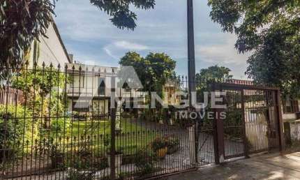Casa com 5 quartos à venda na Rua Serro Azul, 1039, Santa Maria Goretti, Porto Alegre por R$ 689.000