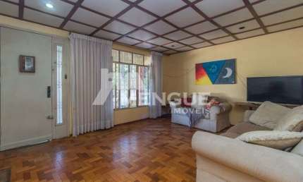 Casa com 3 quartos à venda na Rua Cipó, 1015, Passo da Areia, Porto Alegre por R$ 798.000