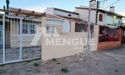 Casa com 2 quartos à venda na Rua Pedro Waine, 176, Santa Maria Goretti, Porto Alegre por R$ 680.000