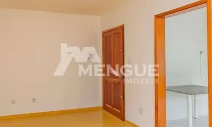 Apartamento com 2 quartos à venda na Rua Cipó, 871, Passo da Areia, Porto Alegre por R$ 230.000