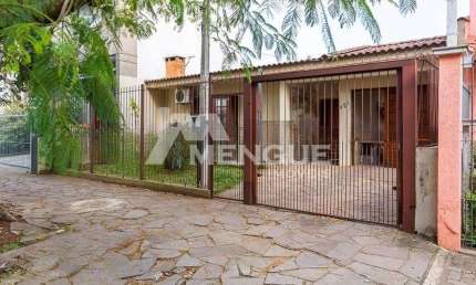 Casa com 3 quartos à venda na Rua Fernando Cortez, 421, Cristo Redentor, Porto Alegre por R$ 975.000