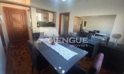 Apartamento com 4 quartos à venda na Rua Roque Calage, 240, Passo da Areia, Porto Alegre por R$ 380.000