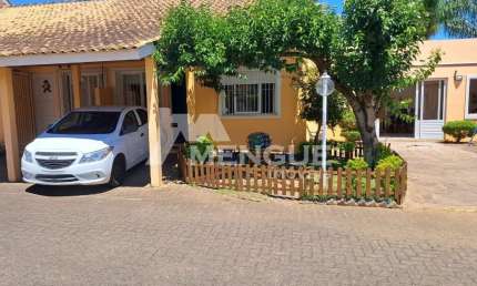 Casa em condomínio fechado com 2 quartos à venda na Rua Ruben Berta, 35, Jardim Leopoldina, Porto Alegre por R$ 245.000